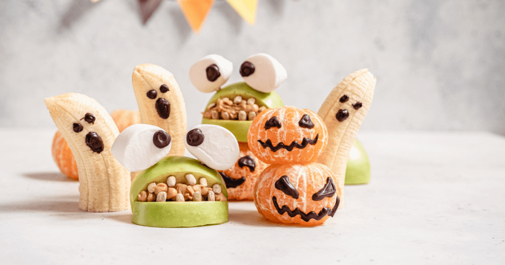 Hvordan redusere godterifokuset rundt Halloweenfeiringen på SFO? Her er tips til både skummel og næringsrik halloweenmat, og morsomme aktiviteter for store og små.
