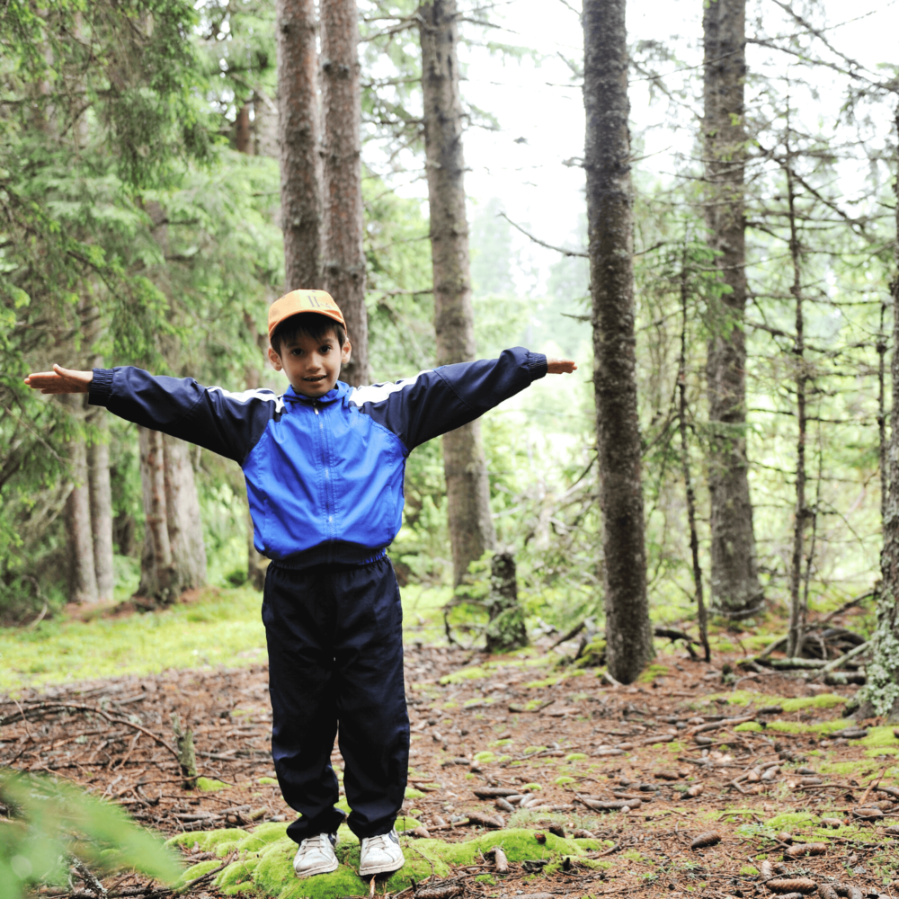 Gutt i naturen canva Gutt i naturen canva