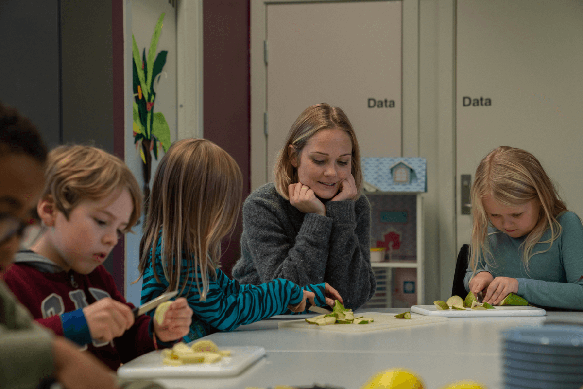 Involver barna i matlagingen. Foto: Margrethe Vikan Sæbø